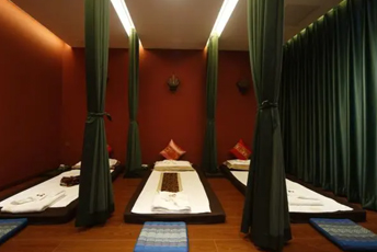 青岛黄岛泰式按摩的被动瑜伽：当身体被折叠成诗